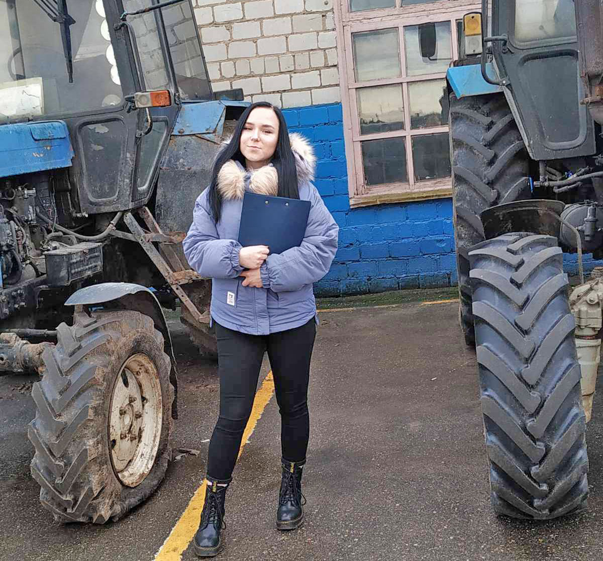 Молодая бухгалтер ОАО «Дужевка» Анастасия Труханович отмечает, что в  животноводстве нужна точность - Чаусское районное объединение профсоюзов